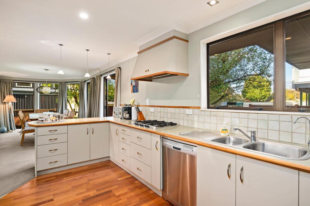 Taupo Escape - Rainbow Point Holiday Home Exterior photo