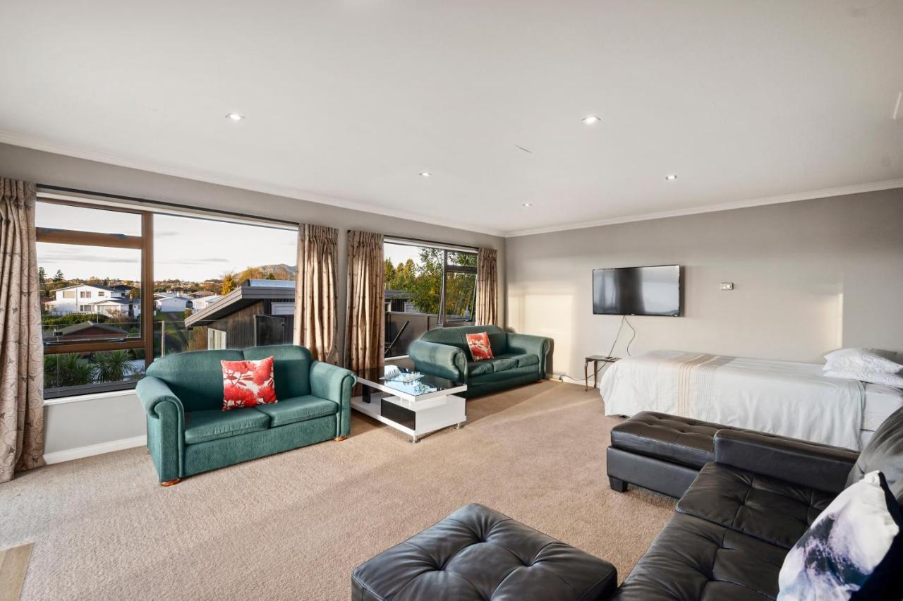 Taupo Escape - Rainbow Point Holiday Home Exterior photo